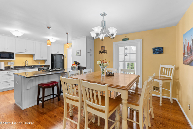 Listing Image 11