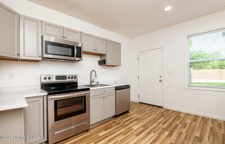Listing Image 16