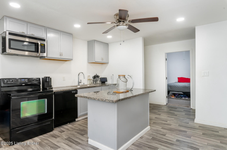 Listing Image 19