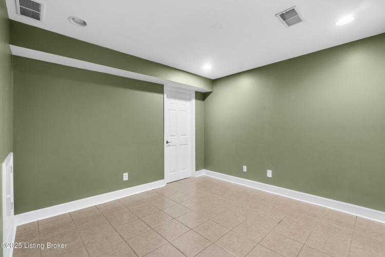 Listing Image 52