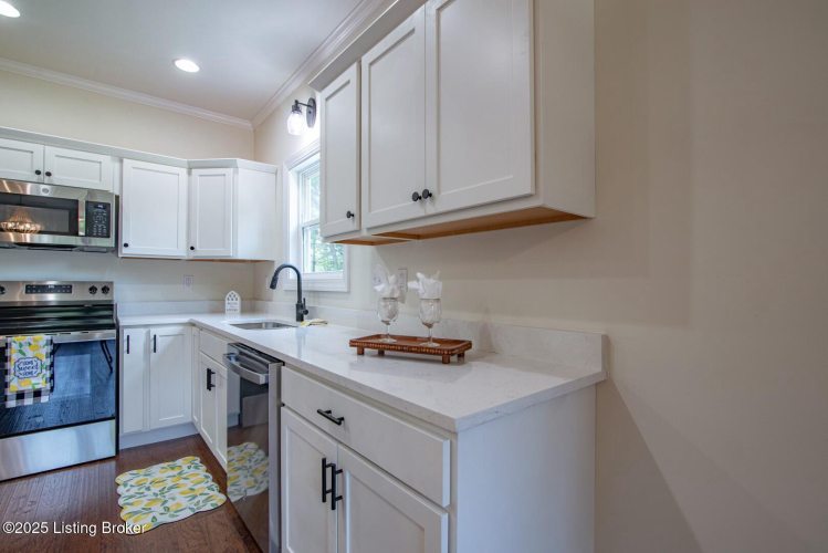 Listing Image 16