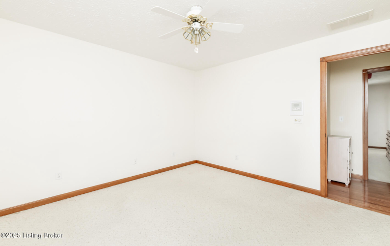 Listing Image 54