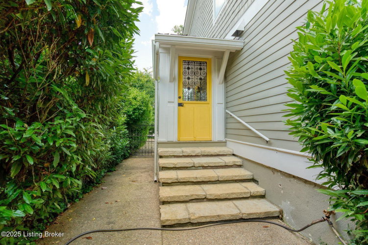 Listing Image 4