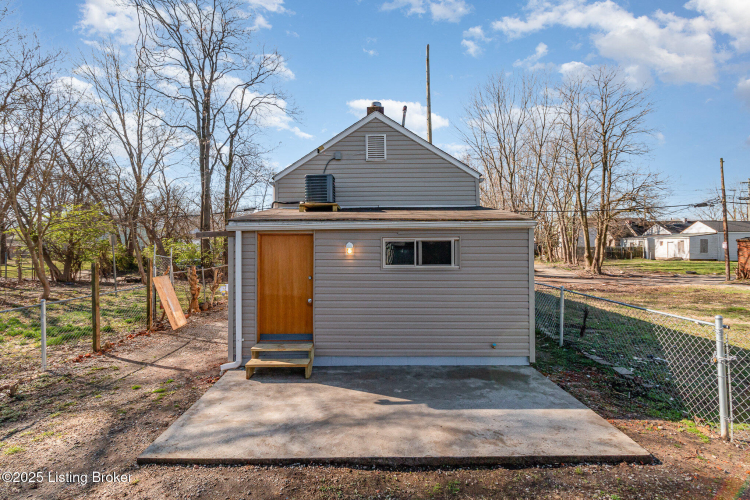 Listing Image 10
