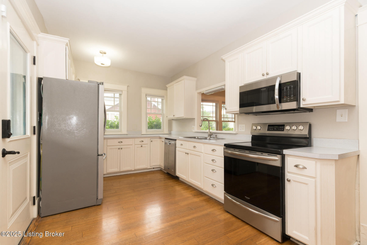 Listing Image 8