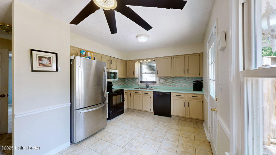 Listing Image 11