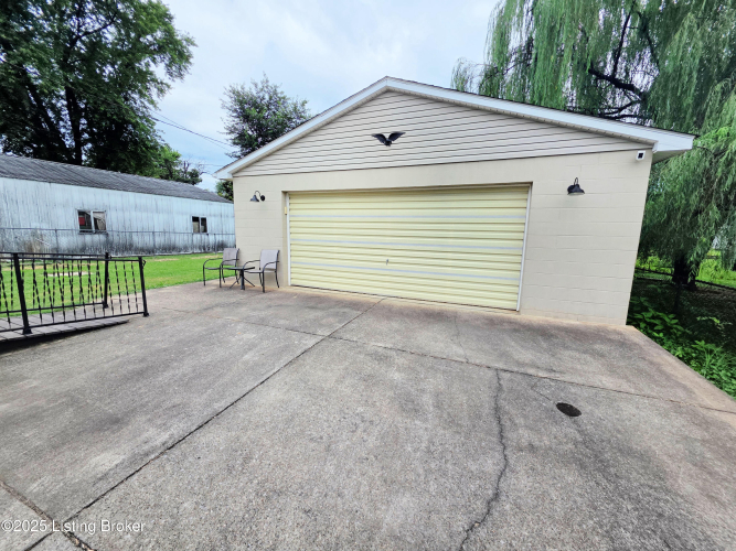 Listing Image 12