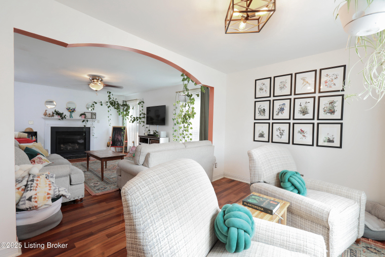 Listing Image 5