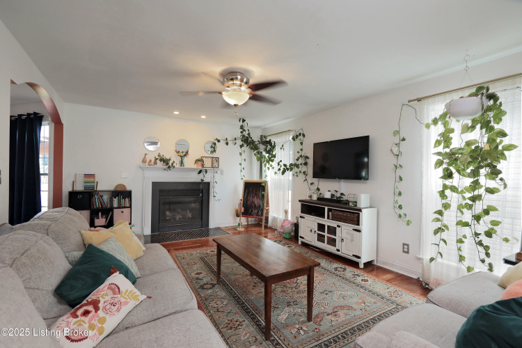 Listing Image 7