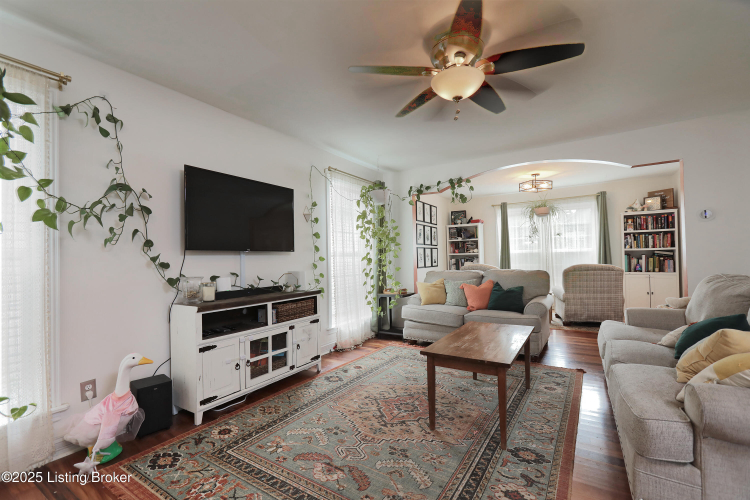 Listing Image 9
