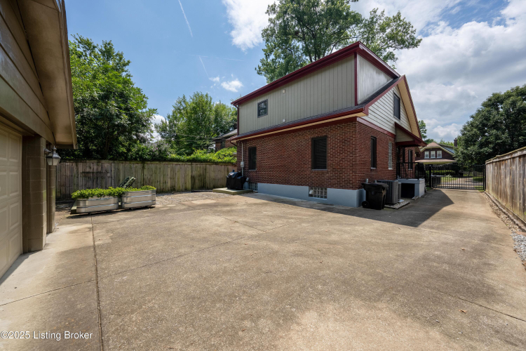 Listing Image 48