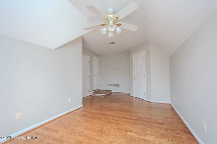 Listing Image 59