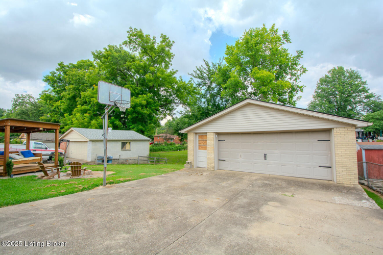 Listing Image 42