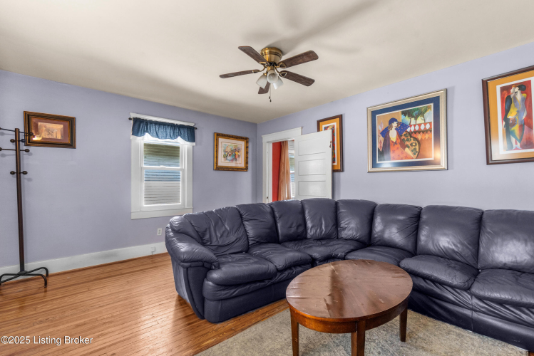 Listing Image 8