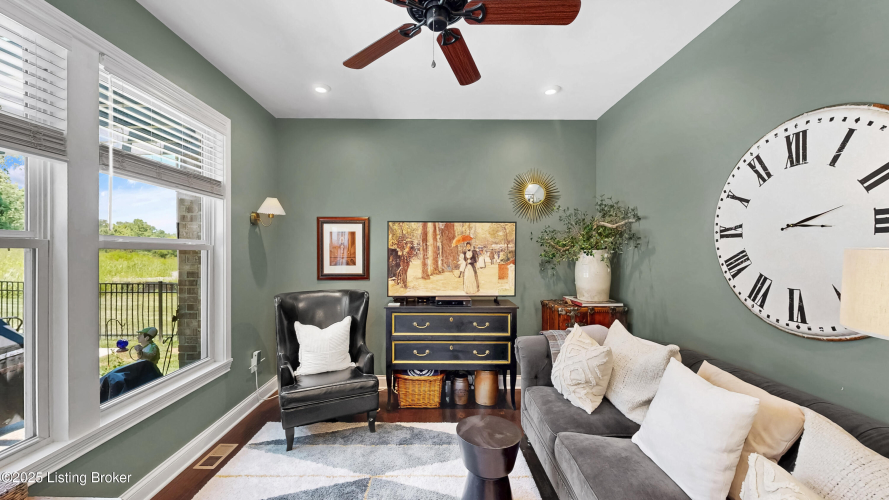 Listing Image 19