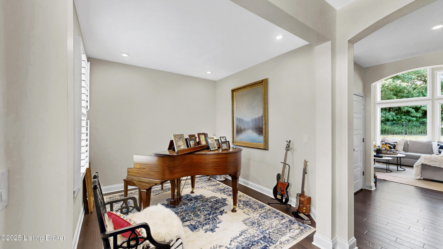 Listing Image 7