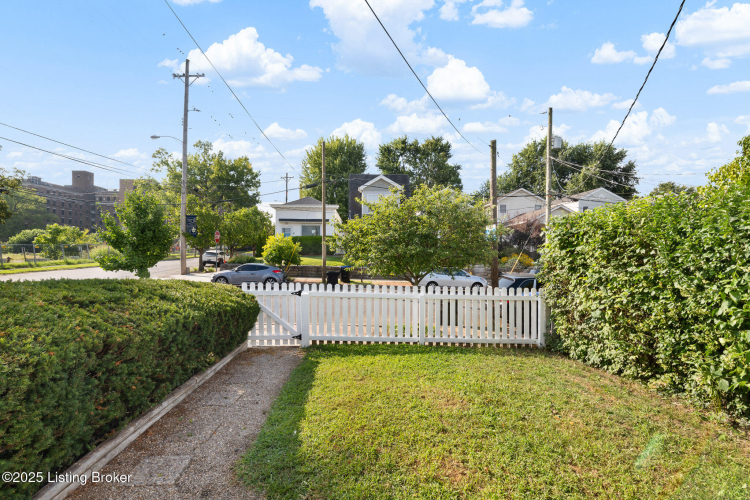 Listing Image 11