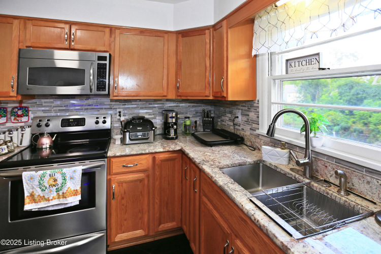 Listing Image 12