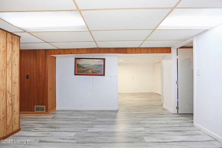 Listing Image 24