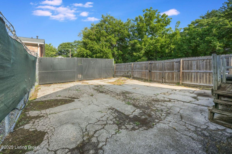 Listing Image 14