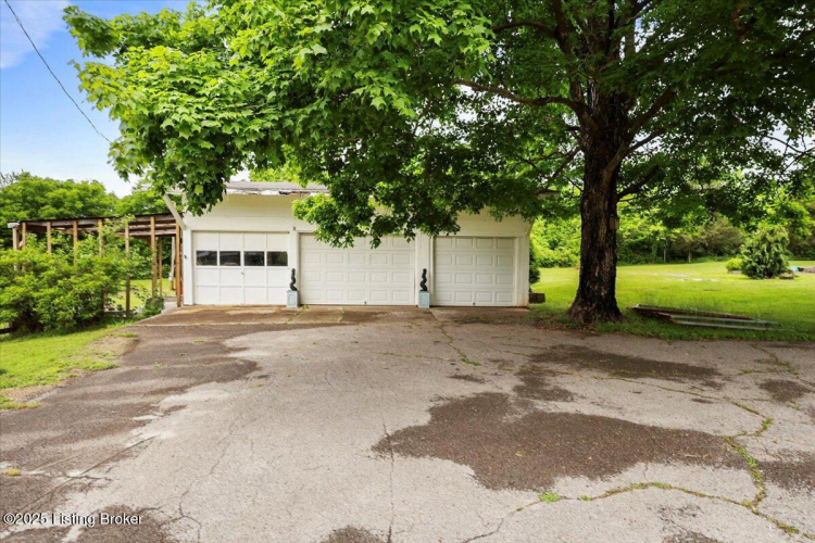 Listing Image 52
