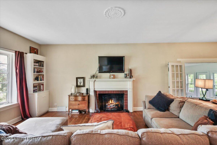 Listing Image 9