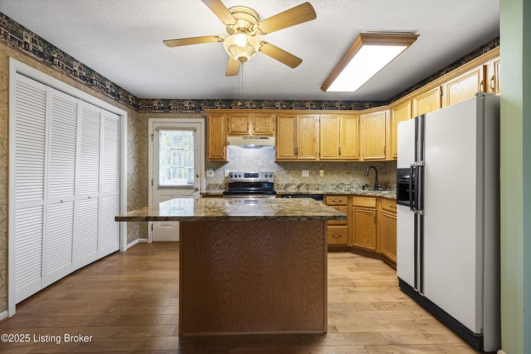 Listing Image 12