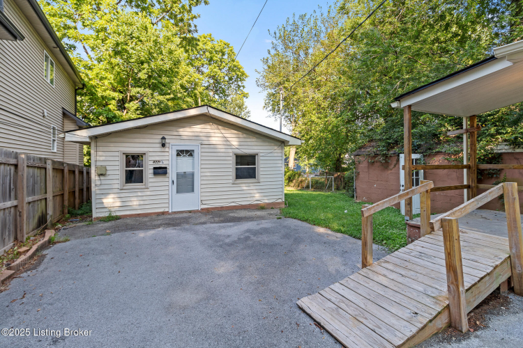 Listing Image 3