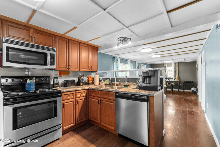 Listing Image 11