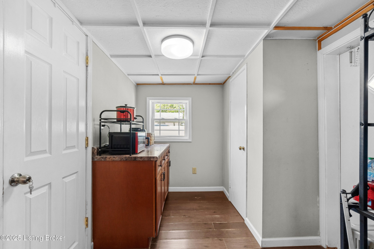 Listing Image 16