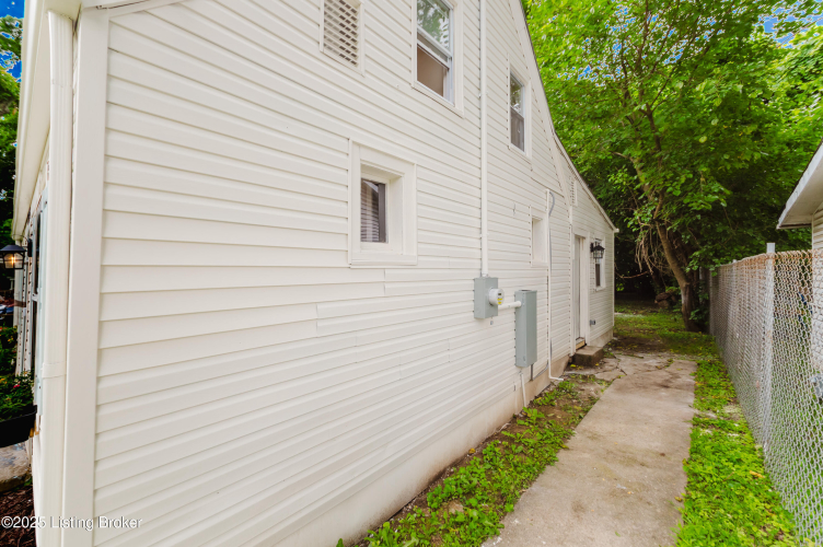 Listing Image 32