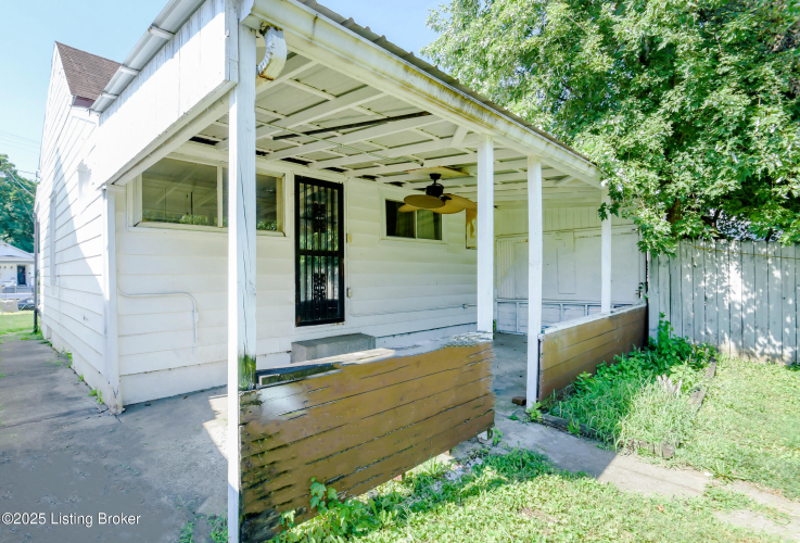 Listing Image 4