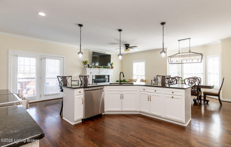 Listing Image 6