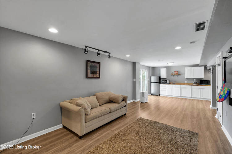 Listing Image 52