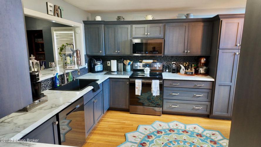 Listing Image 11