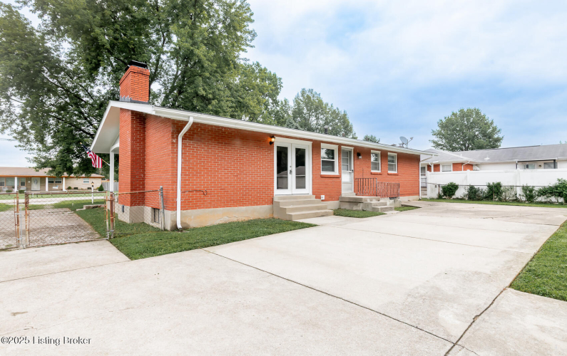 Listing Image 6