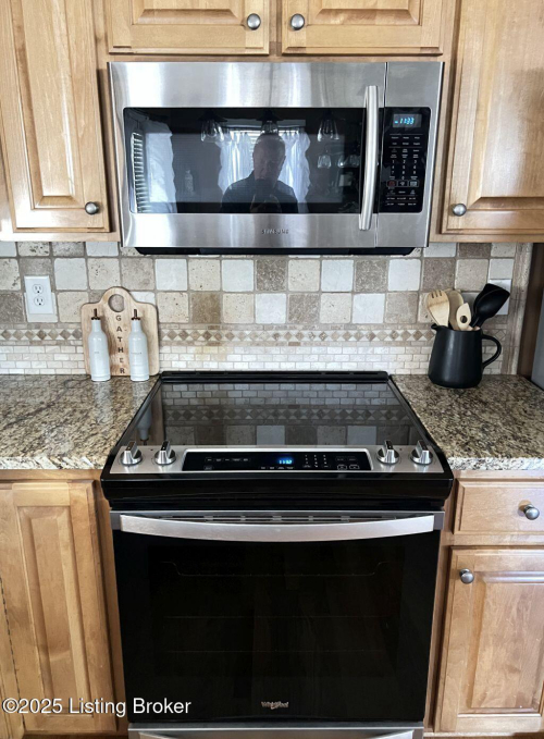 Listing Image 8