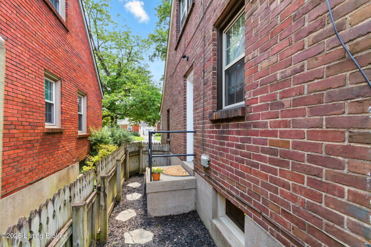 Listing Image 52