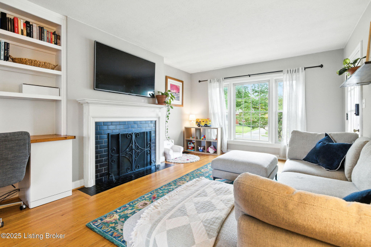 Listing Image 10