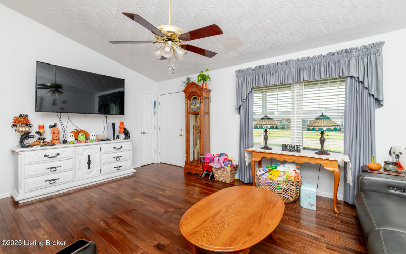 Listing Image 23