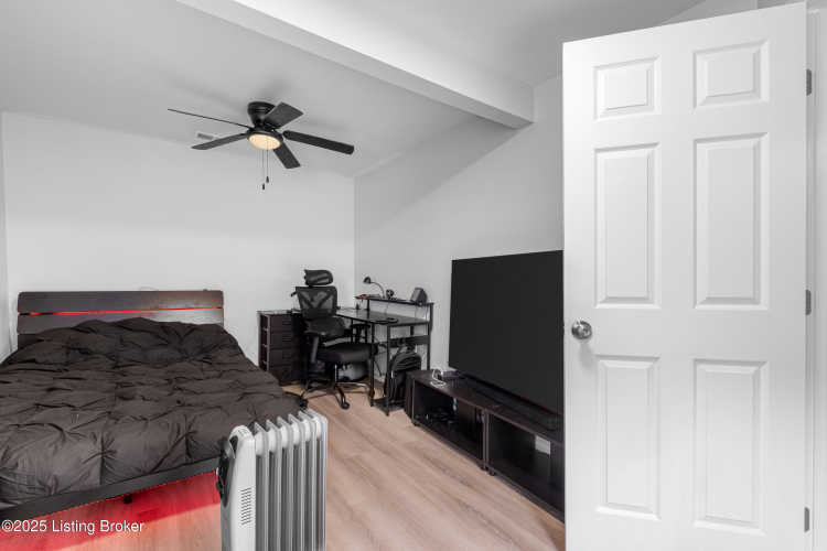 Listing Image 18