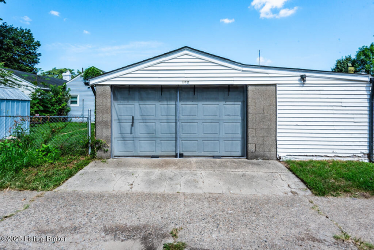 Listing Image 28