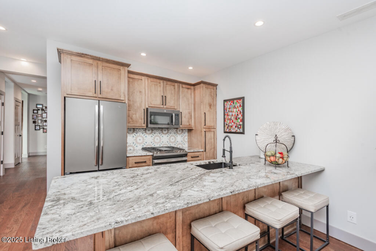 Listing Image 10