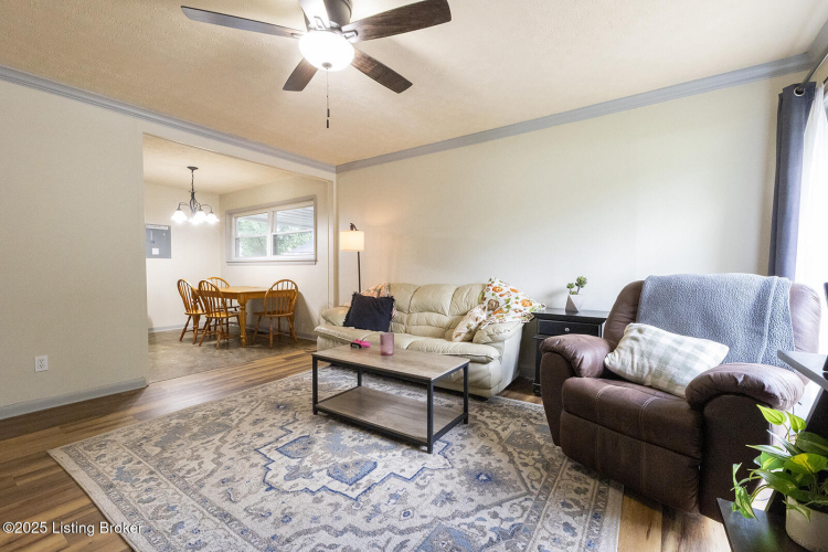 Listing Image 12
