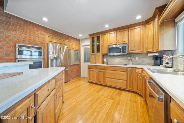 Listing Image 16