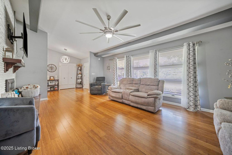 Listing Image 10