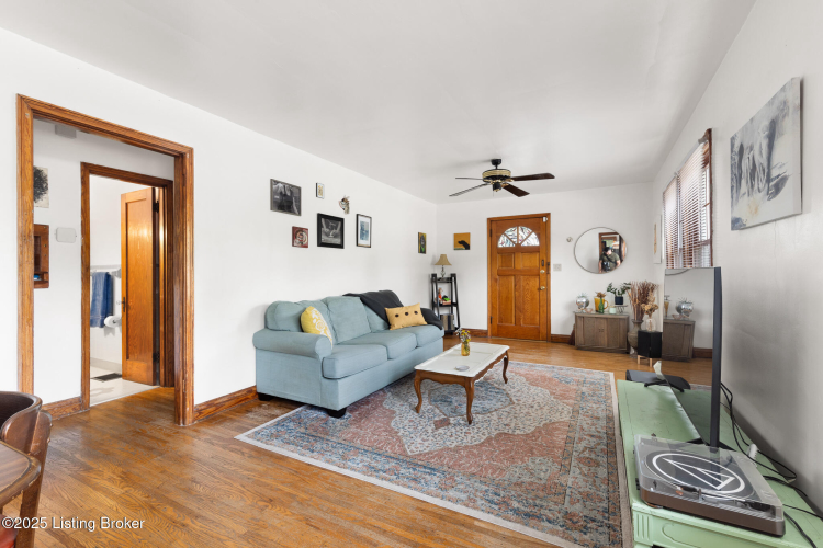Listing Image 12