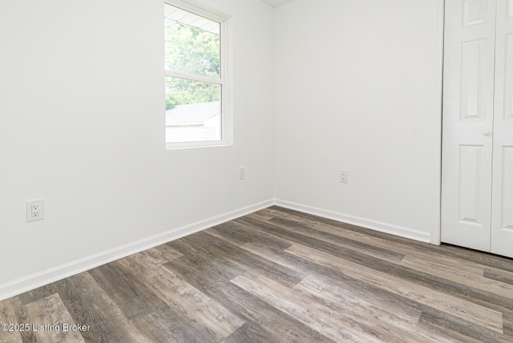 Listing Image 17