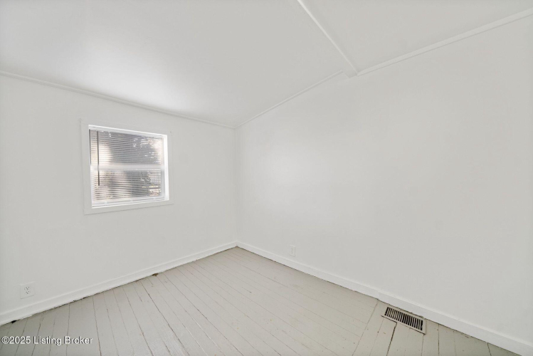 Listing Image 24