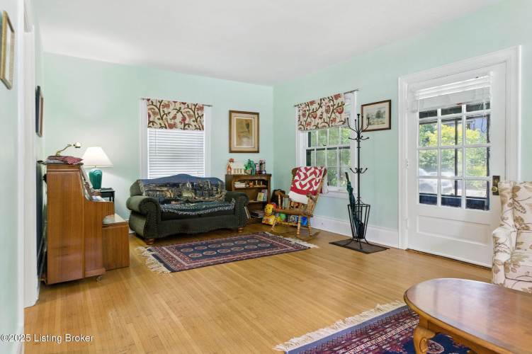 Listing Image 16